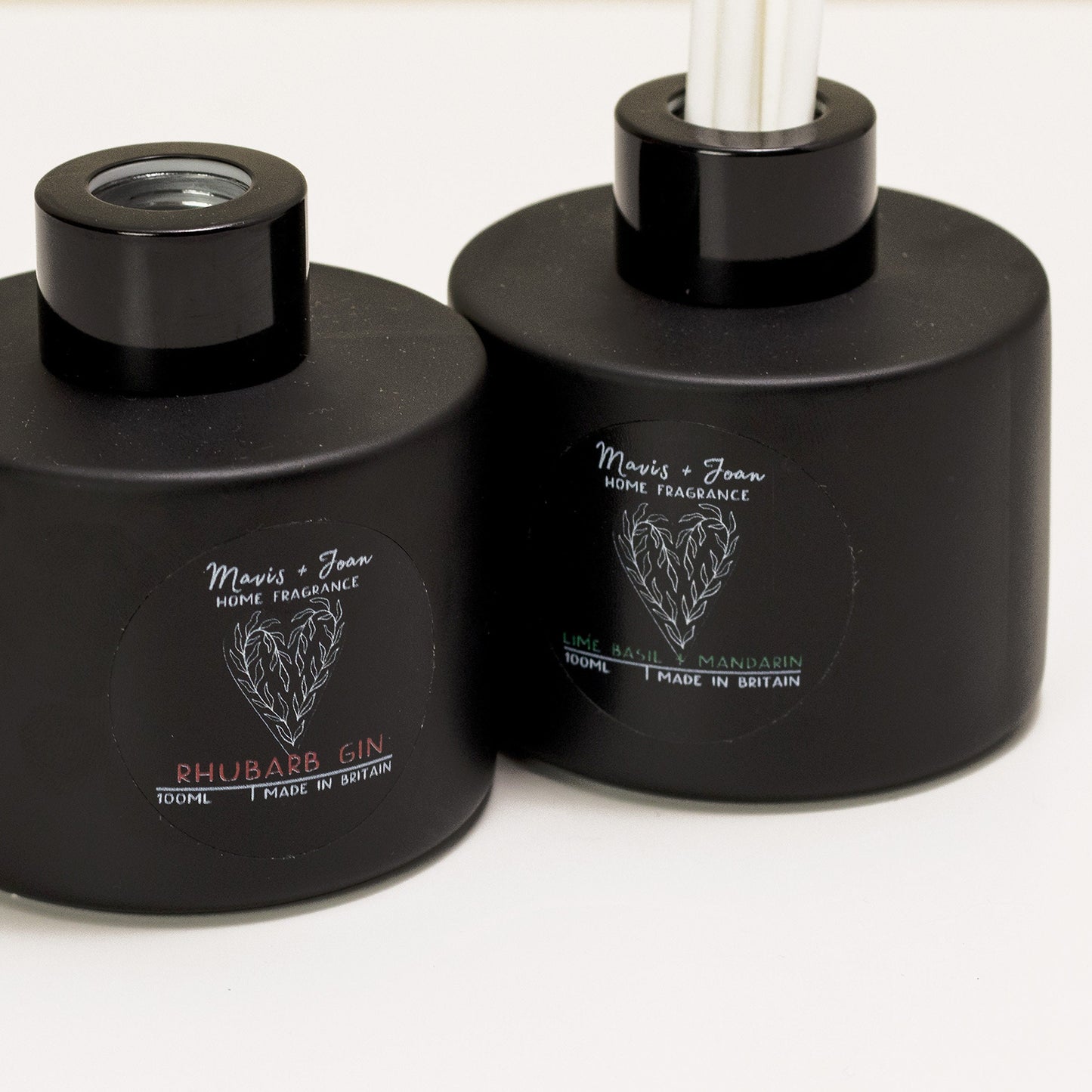 Reed diffuser, Lime basil and mandarin - Classic fresh scent.