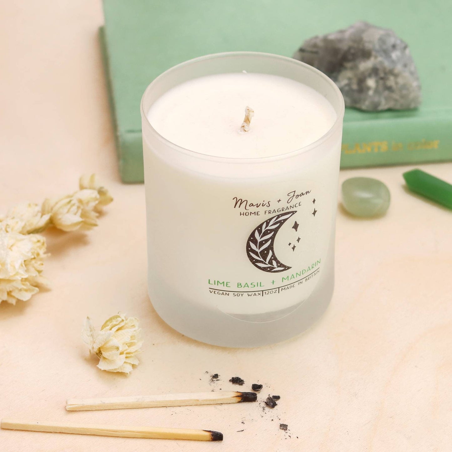 Lime basil and mandarin soy wax candle - Fresh and clean scent.
