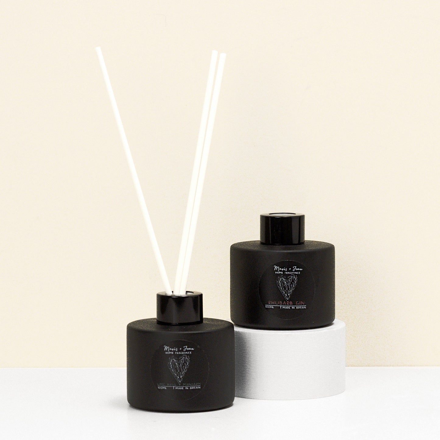 Reed diffuser, Lime basil and mandarin - Classic fresh scent.