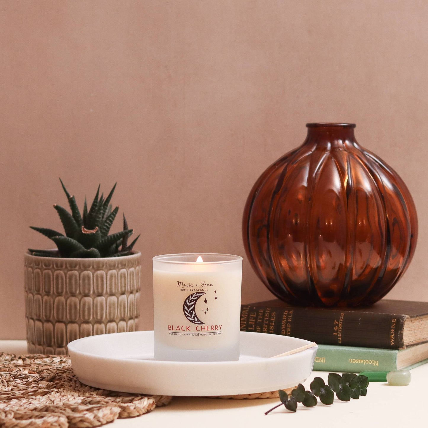 Black cherry soy wax candle - Sweet and fruity.