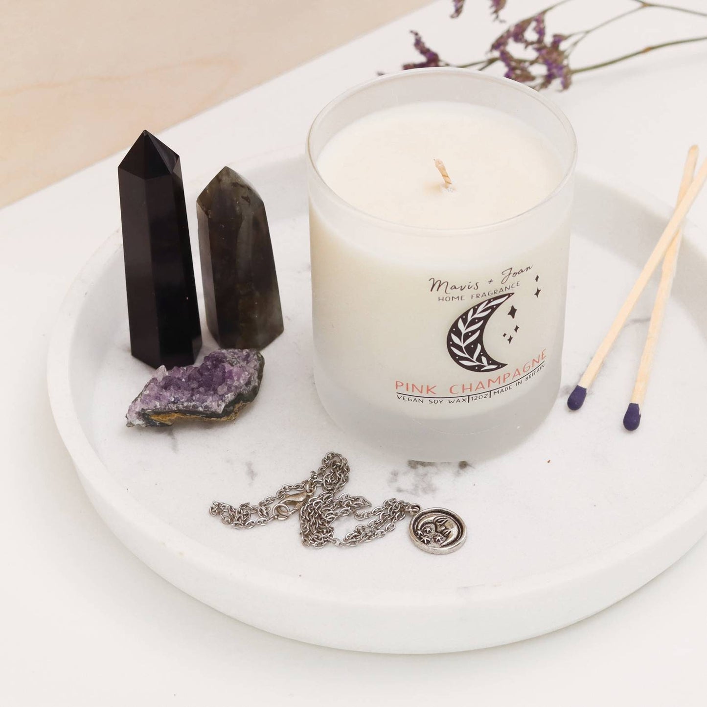 Pink champagne soy wax candle - Fruity and feminine scent.