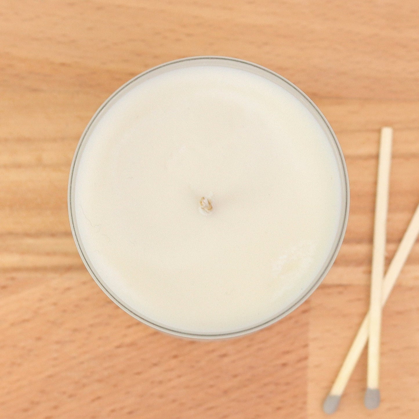 Rhubarb gin soy wax candle - Fruity and fresh.