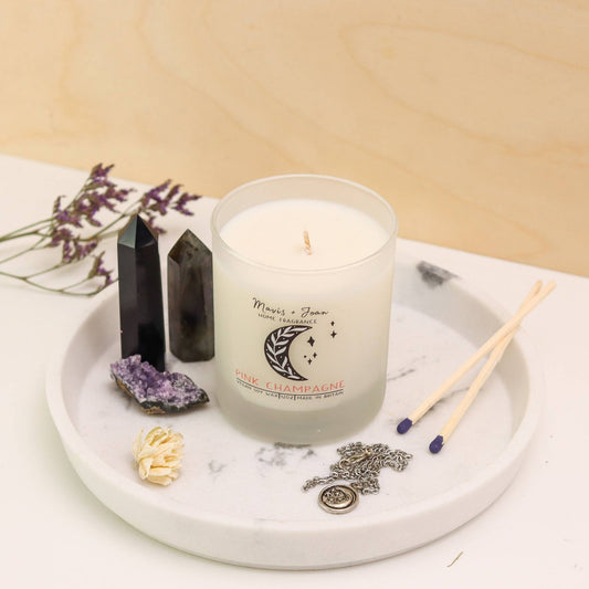 Pink champagne soy wax candle - Fruity and feminine scent.